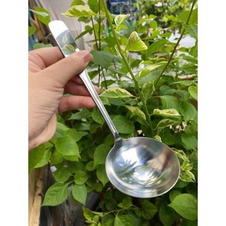 1 cái muỗng múc canh, múc chè, muôi múc canh dày xịn