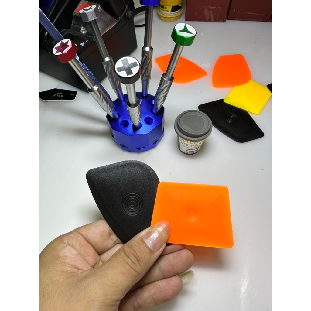 Miếng nhựa Cậy Pin