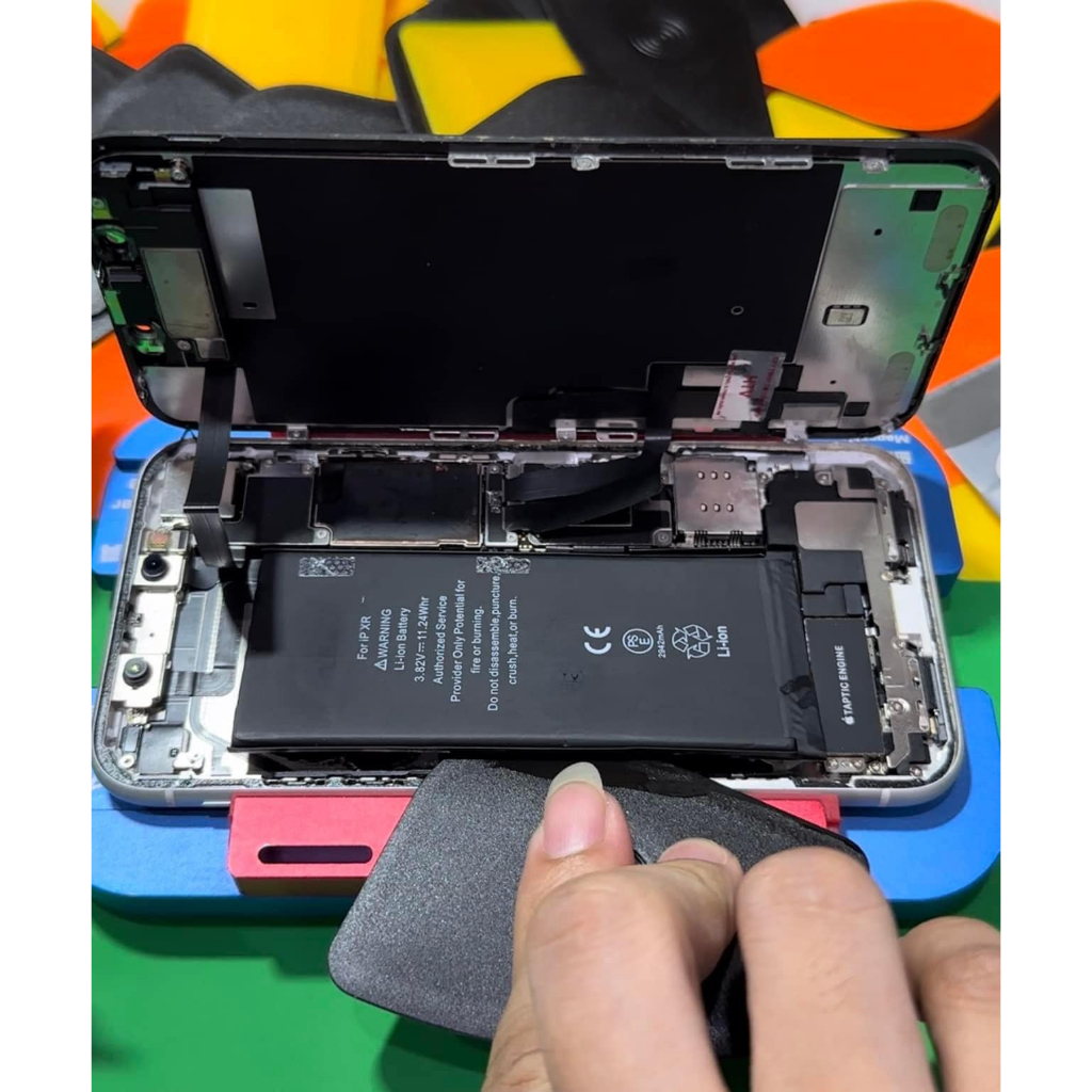 Miếng nhựa Cậy Pin