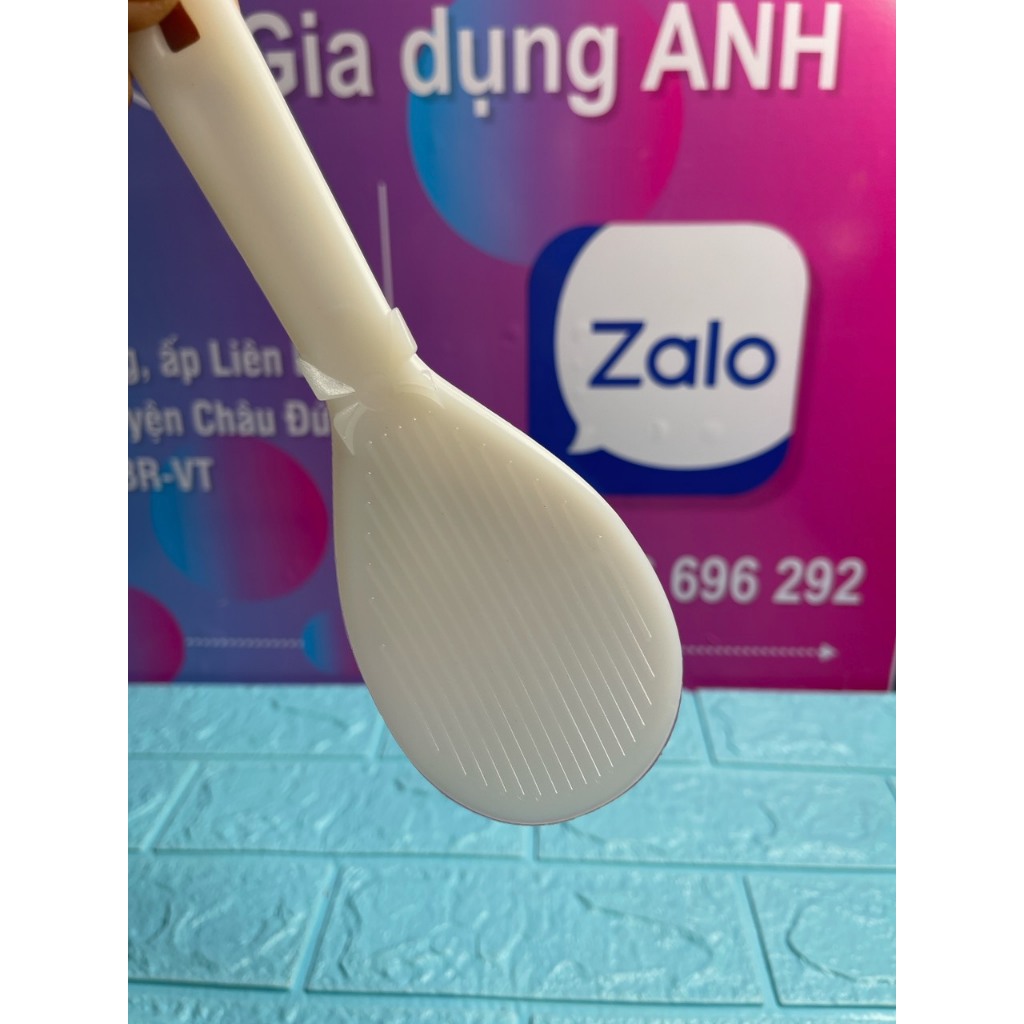 Muôi / Môi xới cơm hình nơ bằng nhựa chịu nhiệt an toàn