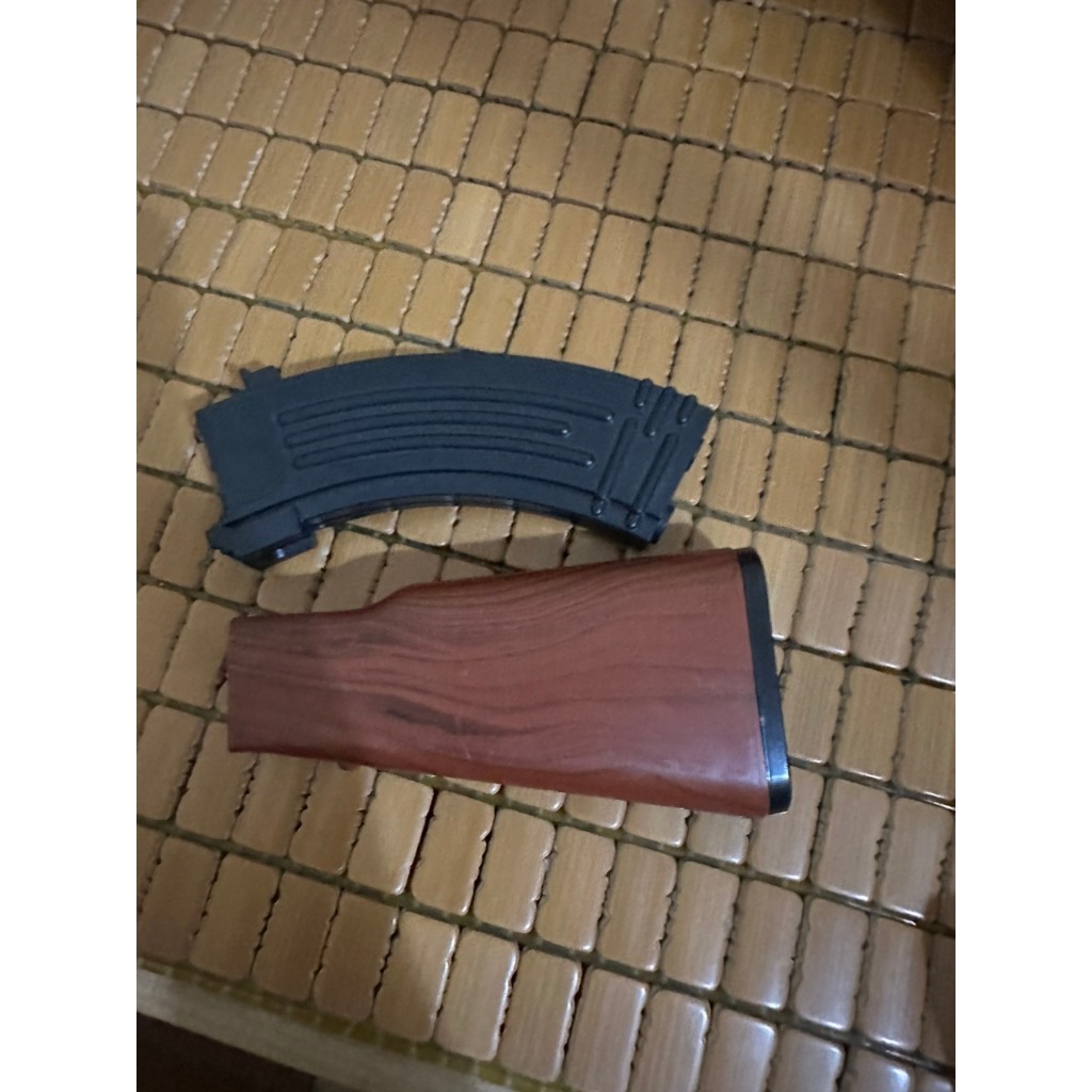 Đồ chơi mô hình AK47 trong game súng M1911 Ban Đan Nhựa