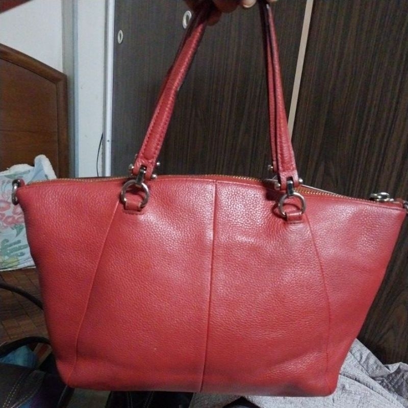 Túi tote da thật hiệu Coach màu đỏ size 33×20  nho xinh si Nhật