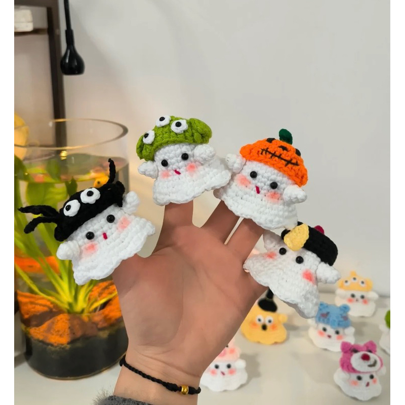 Móc len bé ma hoá trang halloween