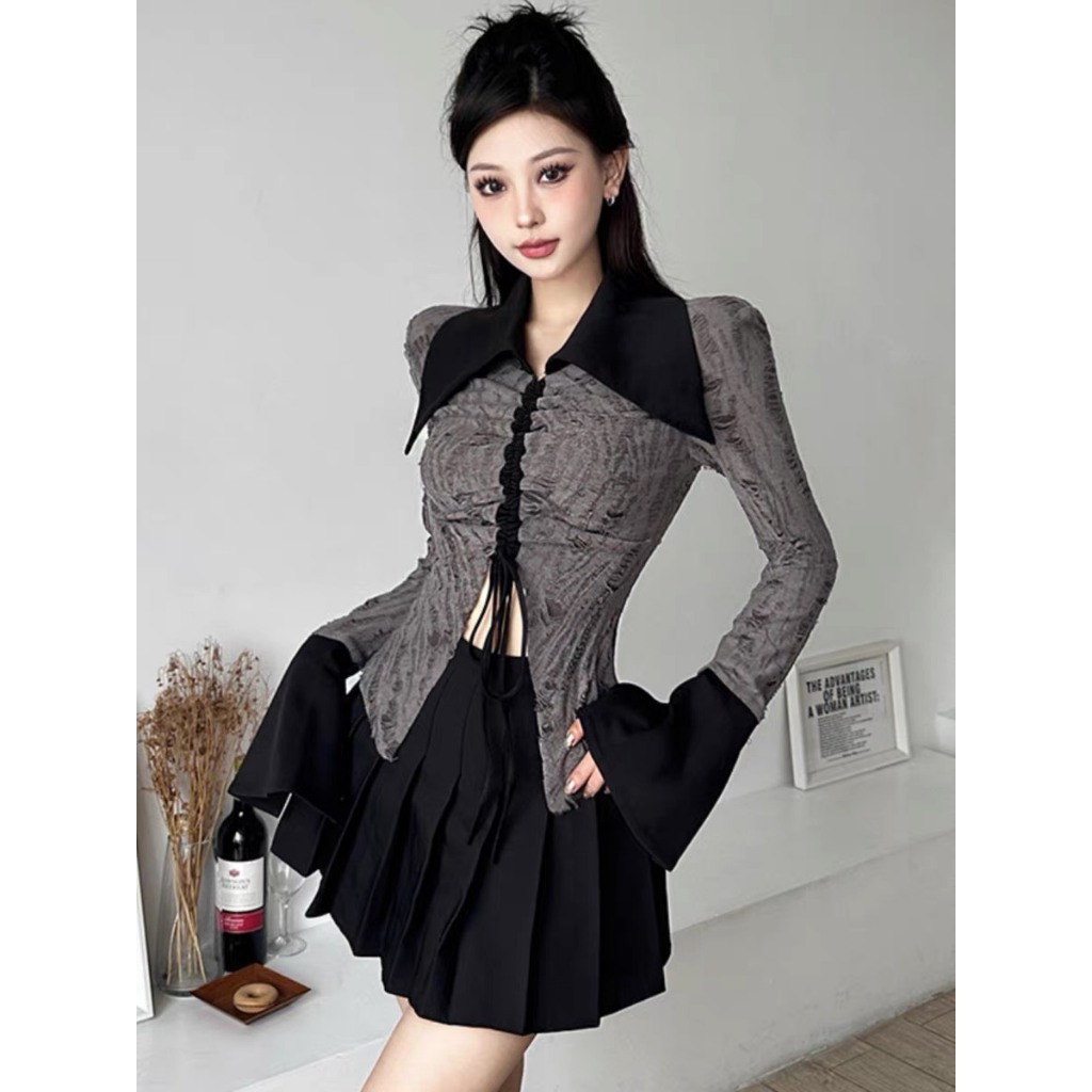 Áo xám tay cổ đen