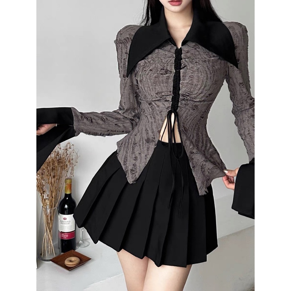 Áo xám tay cổ đen