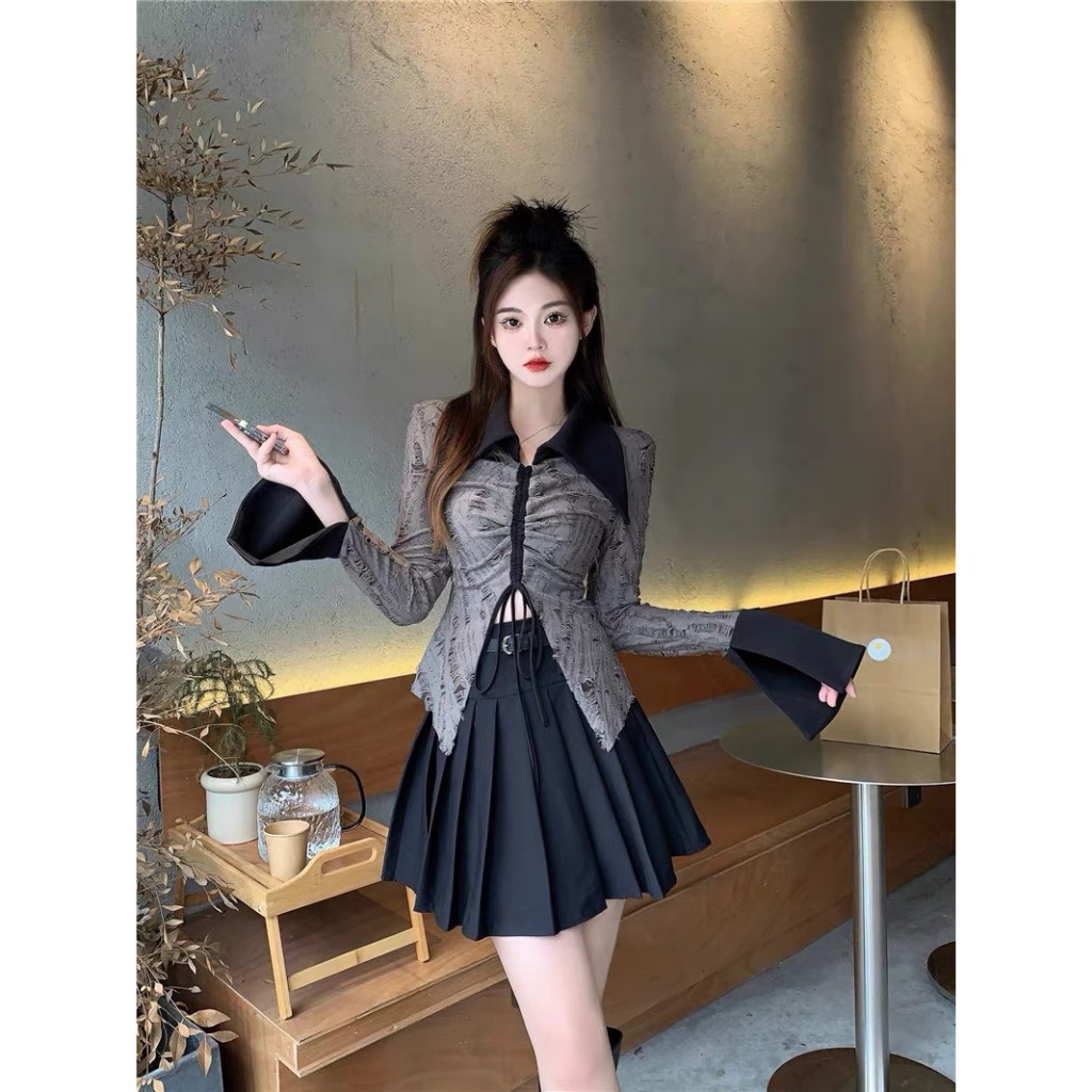 Áo xám tay cổ đen