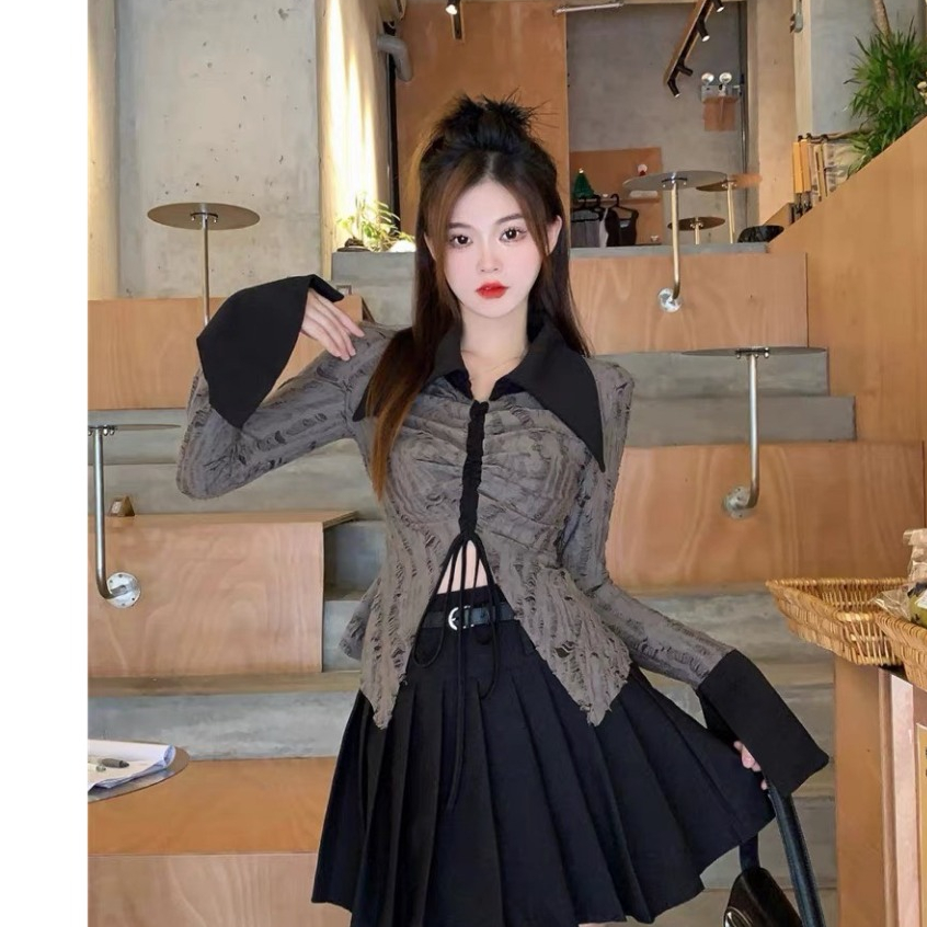 Áo xám tay cổ đen