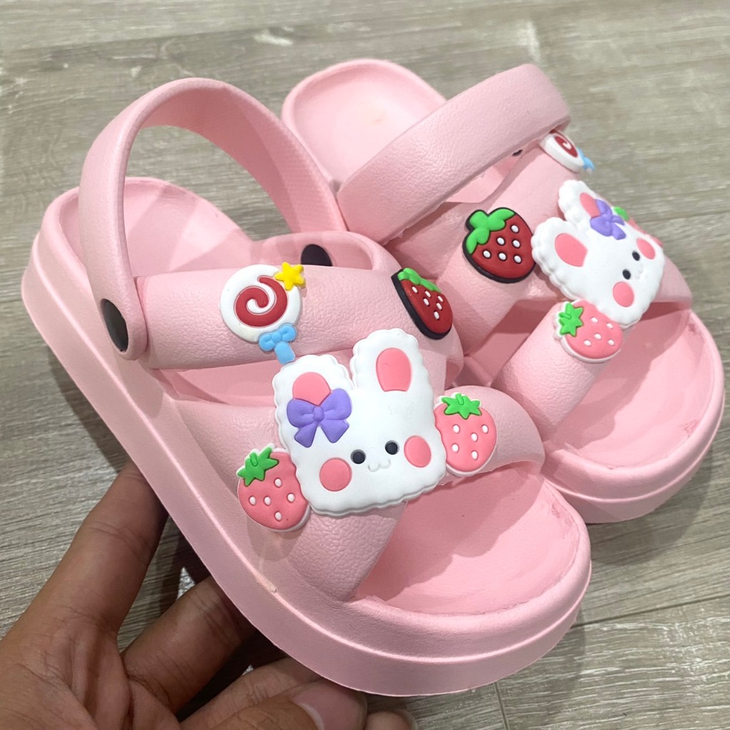 Dép sandal bé gái quai hậu đính kèm Sticker xinh xắn dễ thương đế mềm êm nhẹ chống trơn trượt
