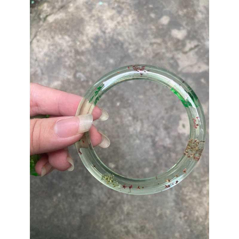 Vòng tay handmade có hoa khô