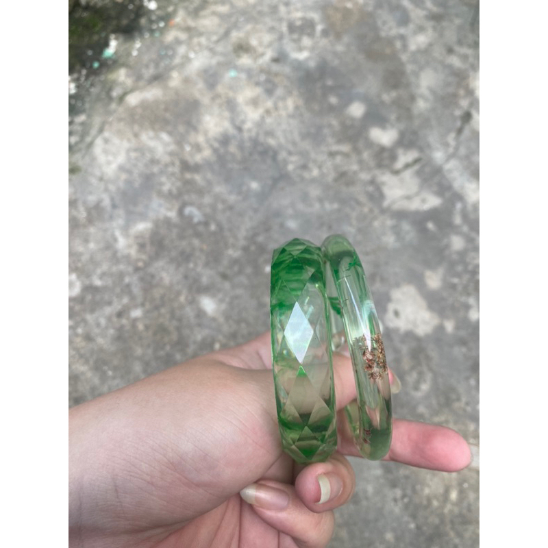 Vòng tay handmade có hoa khô