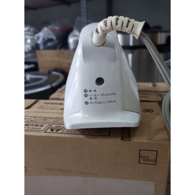 Bàn là hơi nước liền dây Nhật hiệu Toshiba