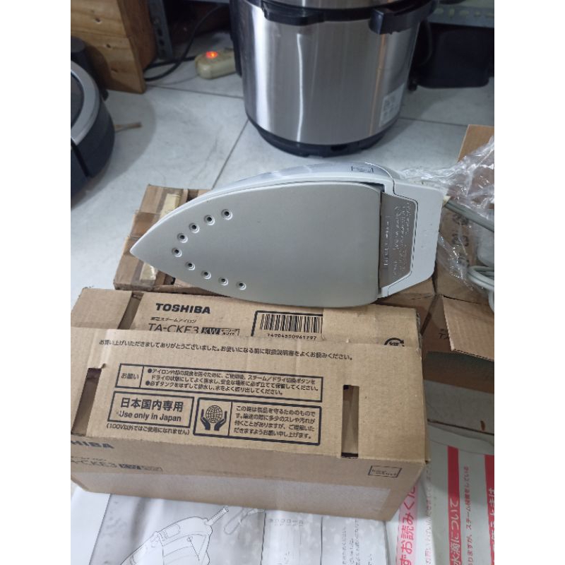 Bàn là hơi nước liền dây Nhật hiệu Toshiba