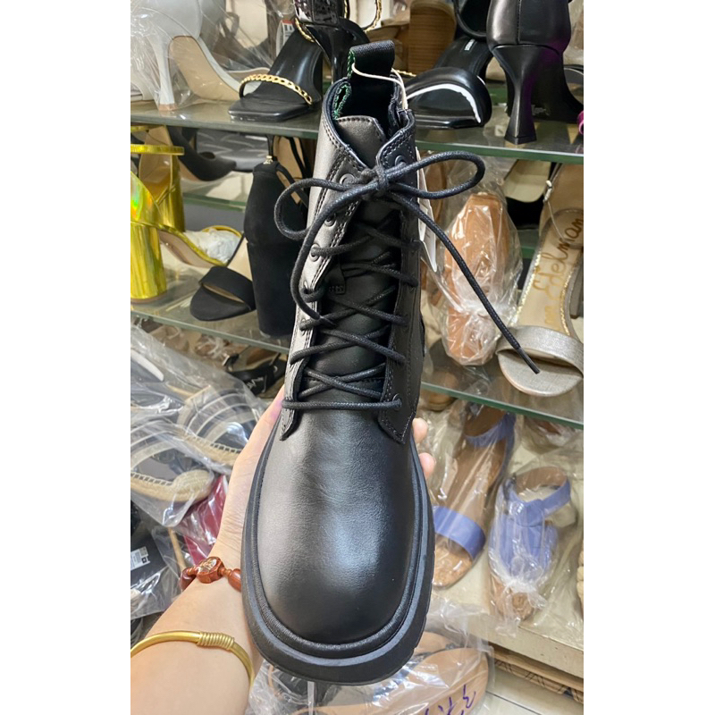 Combat boots hiệu Zara chuẩn xuất dành cho cô nàng cá tính