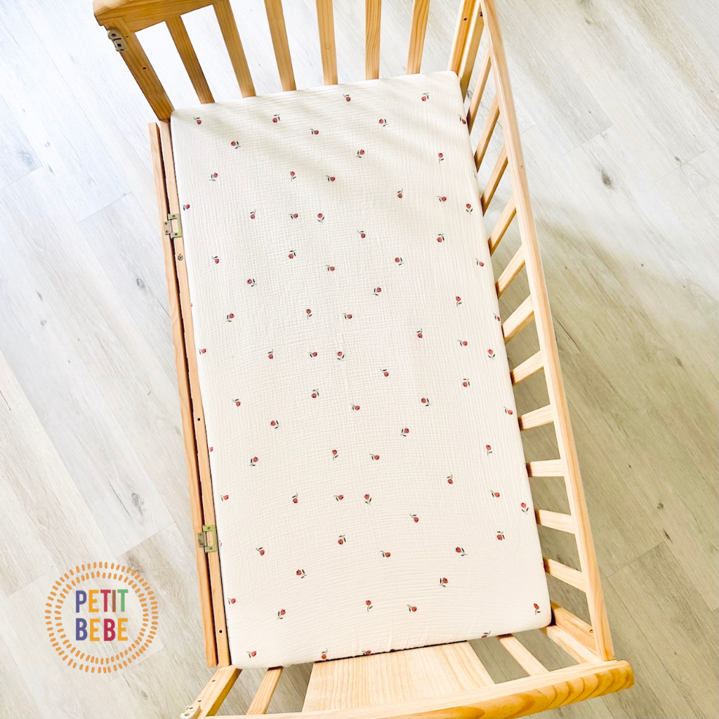 Ga bọc nệm cũi 62x114cm cho bé PETIT BEBE muslin bo chun họa tiết thiên nhiên