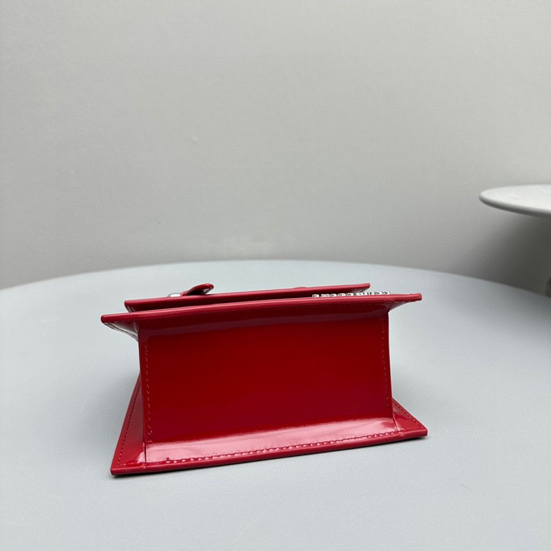 Túi xách Jacquemus Le Chiquito Moyen Boucle 2023 Nhập Khẩu Da Bê Nguyên Miếng Phần Cứng Bền Bỉ