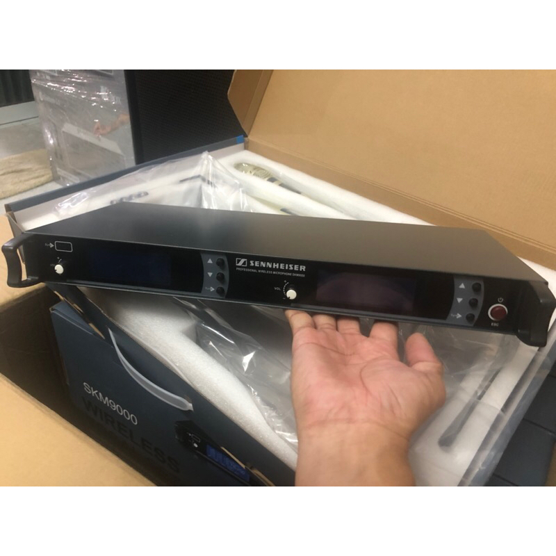 Micro karaoke không dây Sennheiser SKM-9000