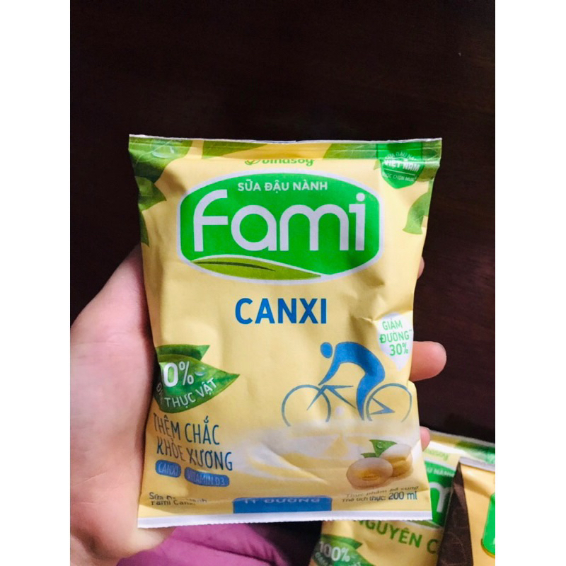 1 túi sữa đậu nành Fami  200ml