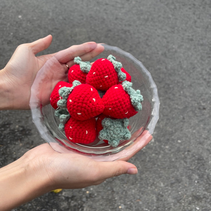 Móc khoá quả dâu len by Minet