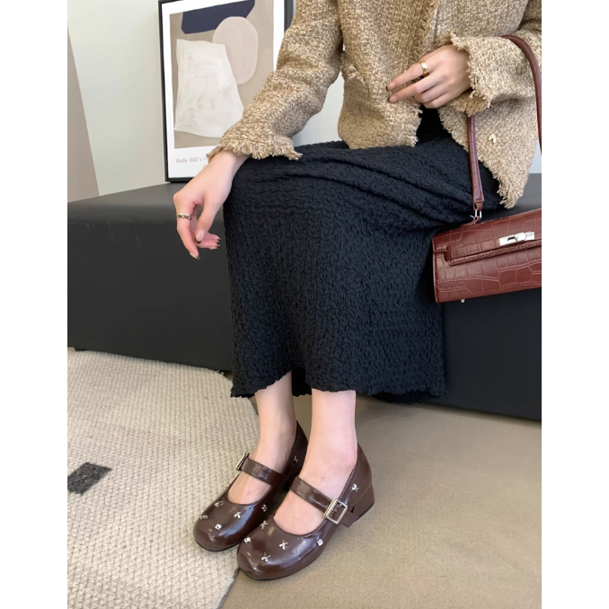 Giày Mary Jane mũi tròn đính đá một quai miệng nông đế phẳng màu đen mùa thu mới 2023 dành cho nữ