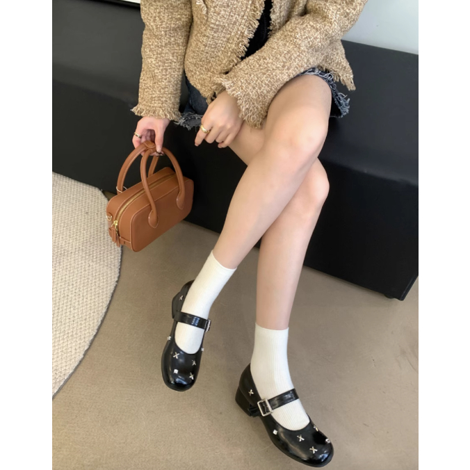 Giày Mary Jane mũi tròn đính đá một quai miệng nông đế phẳng màu đen mùa thu mới 2023 dành cho nữ