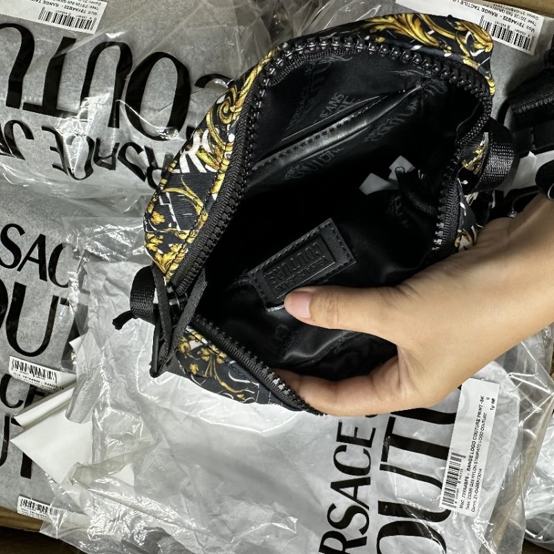 TÚI CHÉO VERSAC.E JEANS COUTURE HỌA TIẾT