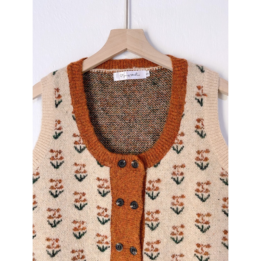 Áo gile len secondhand màu gạch cổ tròn họa tiết vintage dáng ngắn