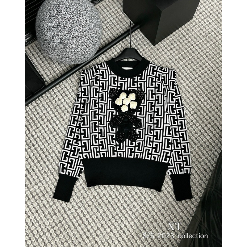 Áo len gấu hoa nổi fen.ty QC