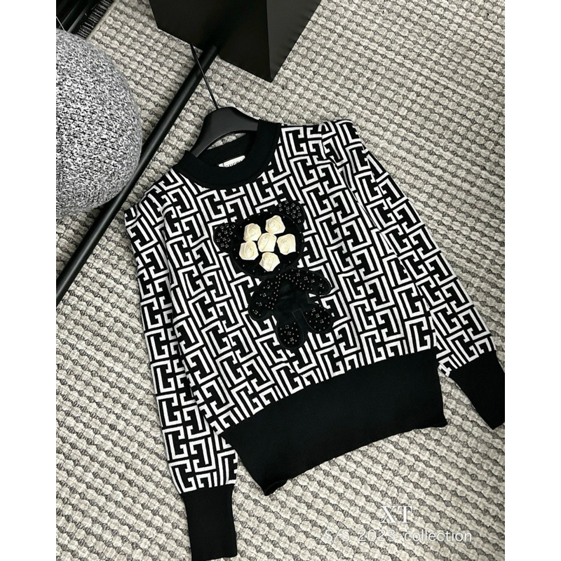 Áo len gấu hoa nổi fen.ty QC