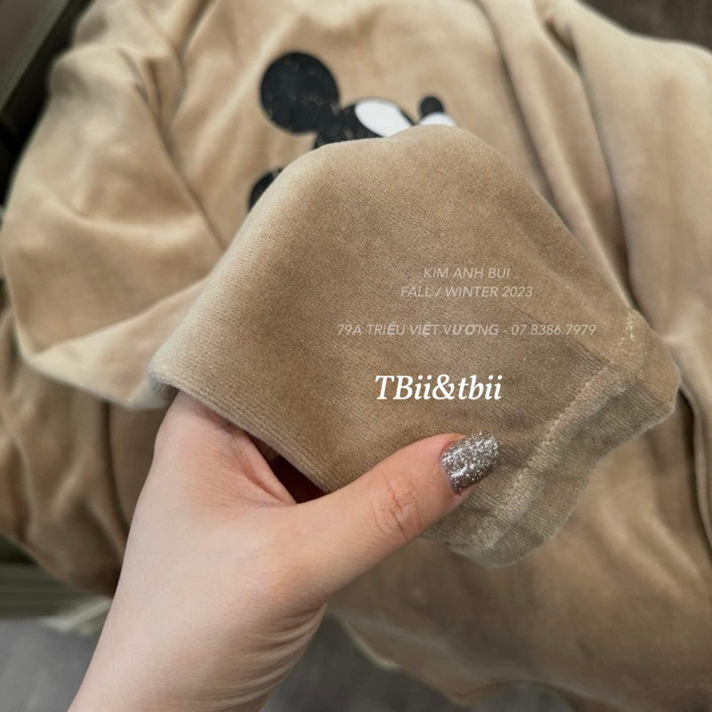 Áo Nhung Nâu Tây Hình Mickey Kim Anh Bùi