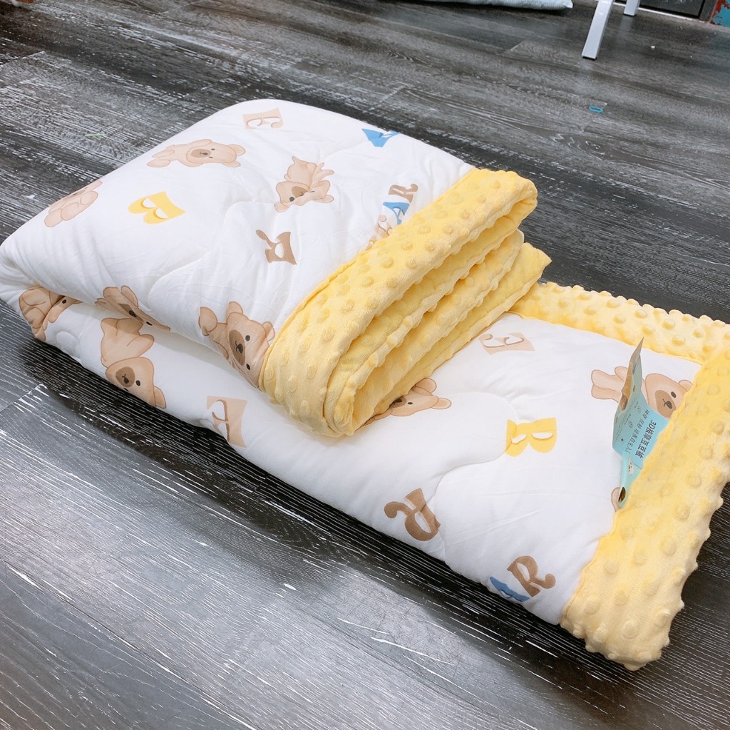 Chăn siêu nhẹ đắp mùa đông vải nhung 3D Đậu Đậu trần bông cao cấp mềm mại thoáng khí an toàn cho bé trai gái 110x140cm