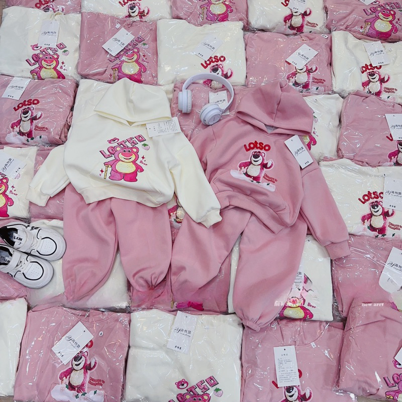 Quần áo thu đông bé gái, set bộ áo mũ Hoodie gấu Lotso phối quần bomber cho bé 10-30kg
