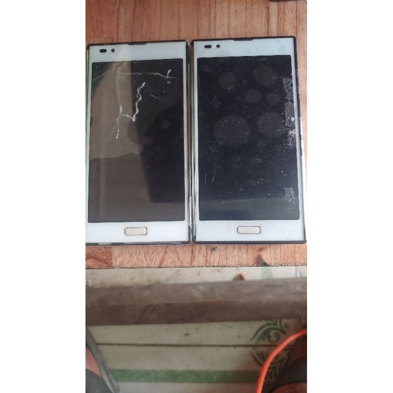 Xác 1 cập lg như hình 1 cục pin theo máy