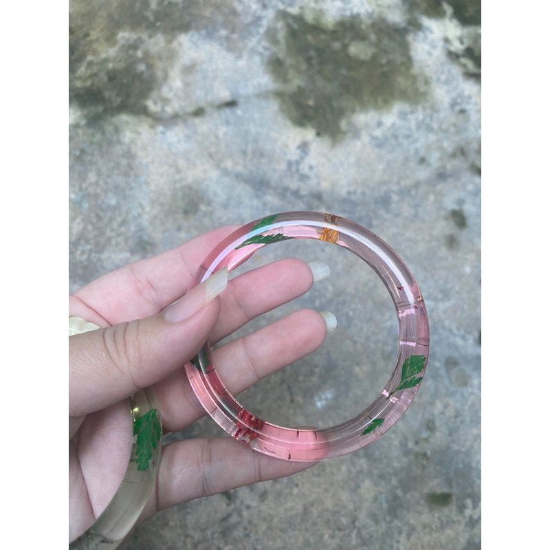 Vòng tay handmade có hoa khô