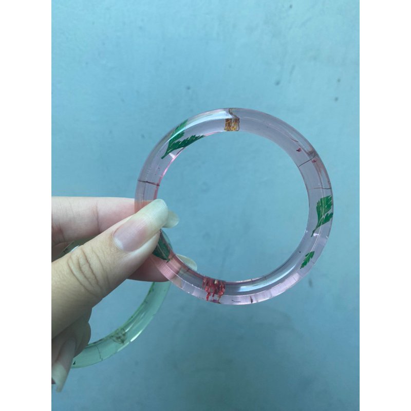 Vòng tay handmade có hoa khô