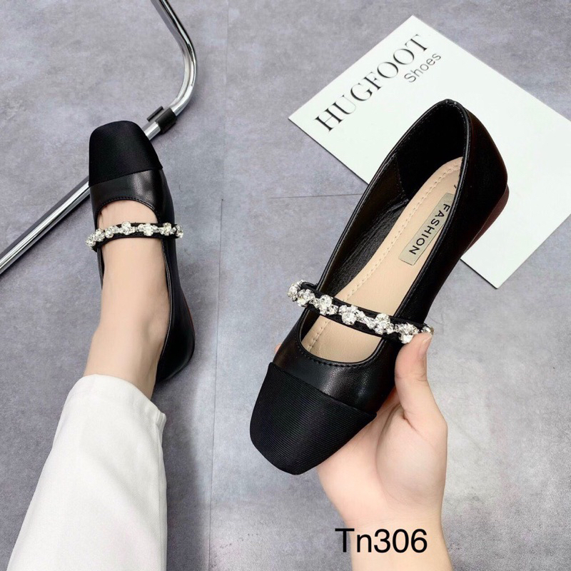 Giày bệt quai đá