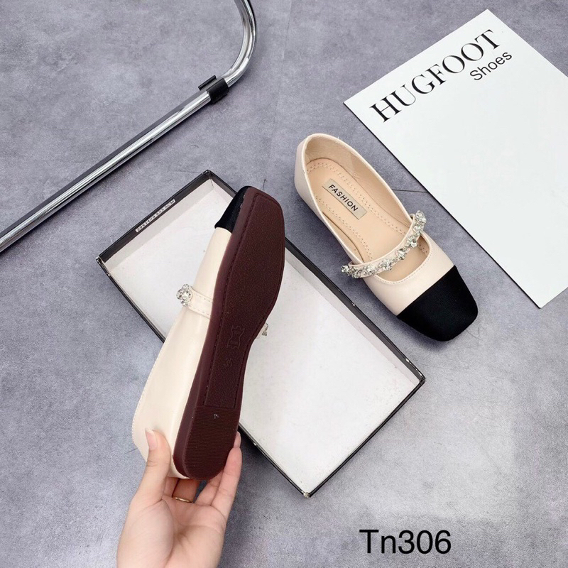 Giày bệt quai đá