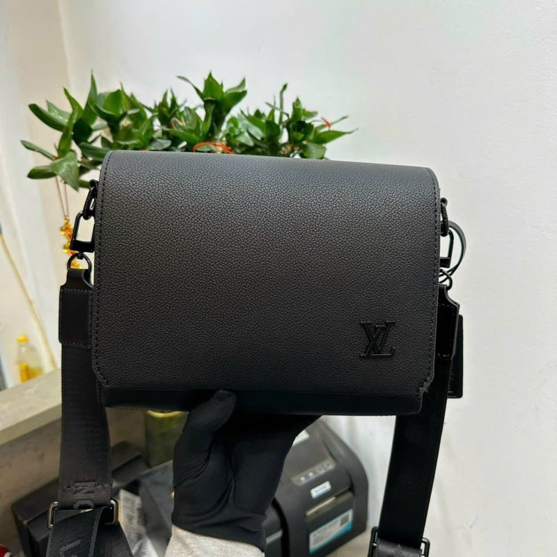 Túi đeo chéo lv nam messenger mới nhất xịn sò 24cm fullbox shop tuna
