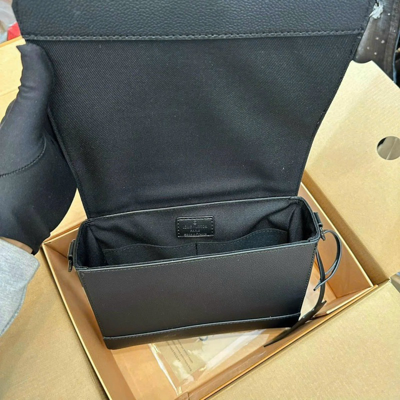 Túi đeo chéo lv nam messenger mới nhất xịn sò 24cm fullbox shop tuna