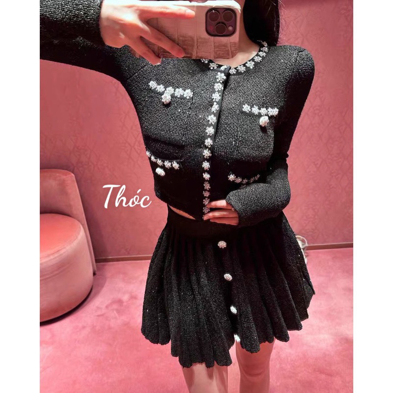 Set áo len cúc ngọc + chân váy xếp ly siêu chảnh