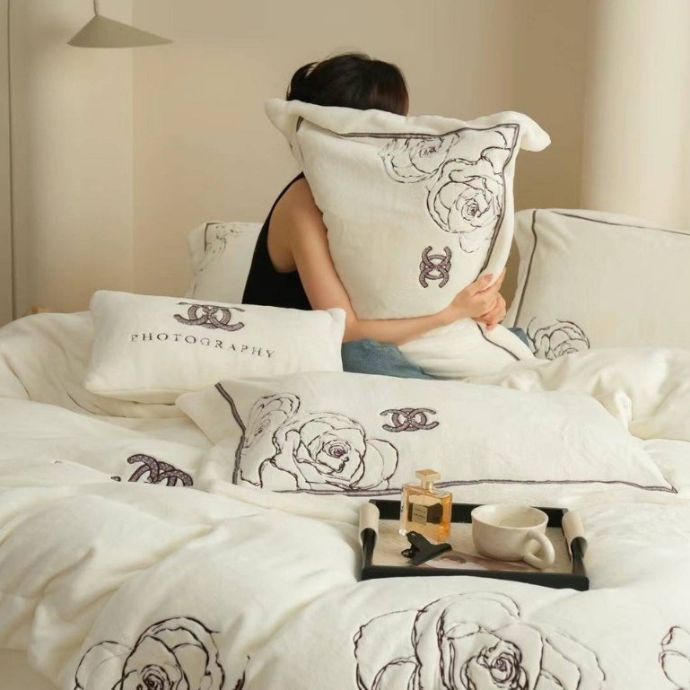 Bộ chăn ga gối nỉ tuyết sữa 4 món - Nơi hạnh phúc thăng hoa