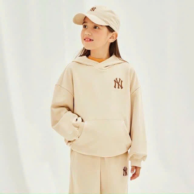 SZ NHÍ_ BỘ MLB KID MÀU BE MONO KIM CƯƠNG