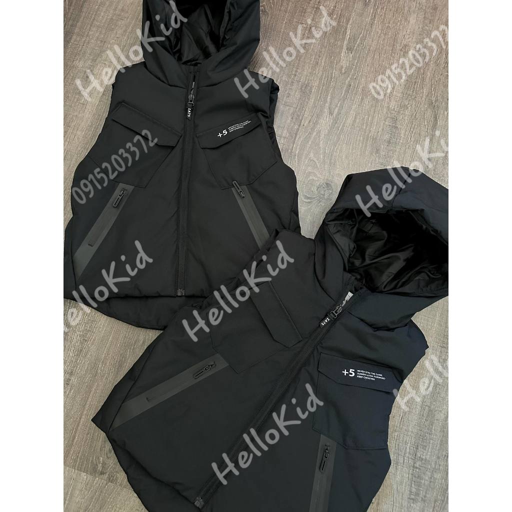 Áo gile phao đen chữ viền khoá ép cho bé