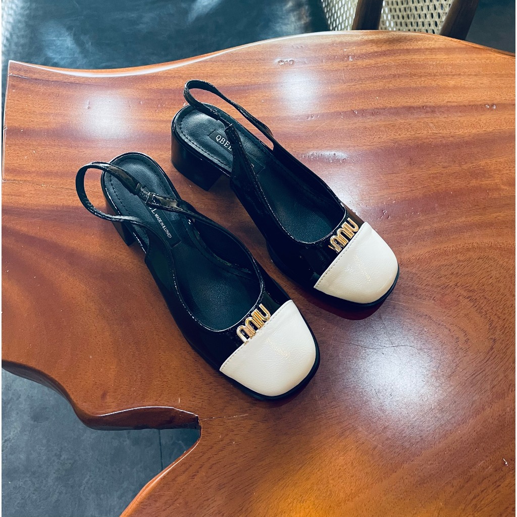 Form to 1 size - Sandal bít mũi da bóng khuy chữ chun sau gót trụ thấp - 4P