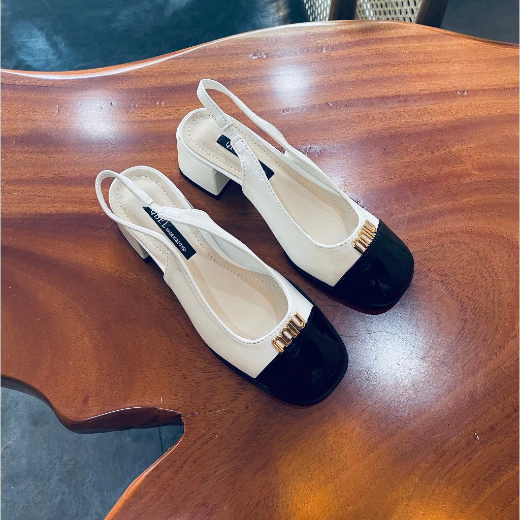 Form to 1 size - Sandal bít mũi da bóng khuy chữ chun sau gót trụ thấp - 4P