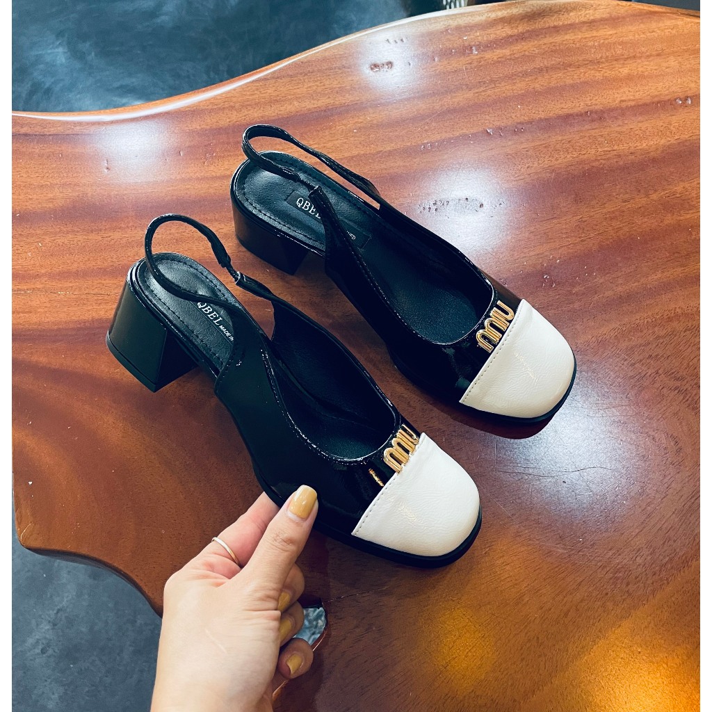 Form to 1 size - Sandal bít mũi da bóng khuy chữ chun sau gót trụ thấp - 4P