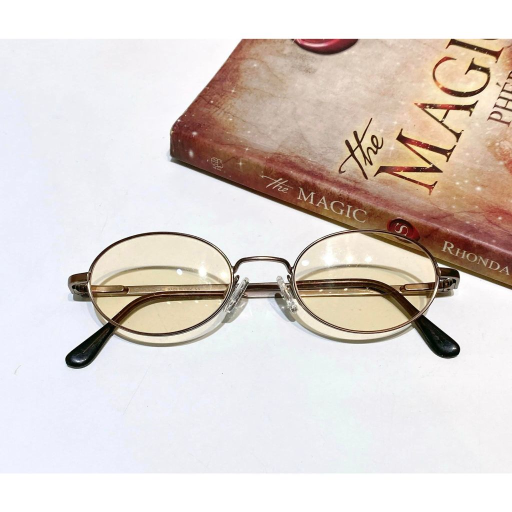 Kính mát 𝐕𝐎𝐆𝐔𝐄  𝑴𝒂𝒅𝒆 𝒊𝒏 𝑰𝒕𝒂𝒍𝒚