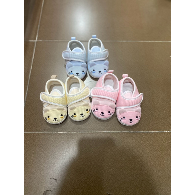 Giày tập đi cho bé