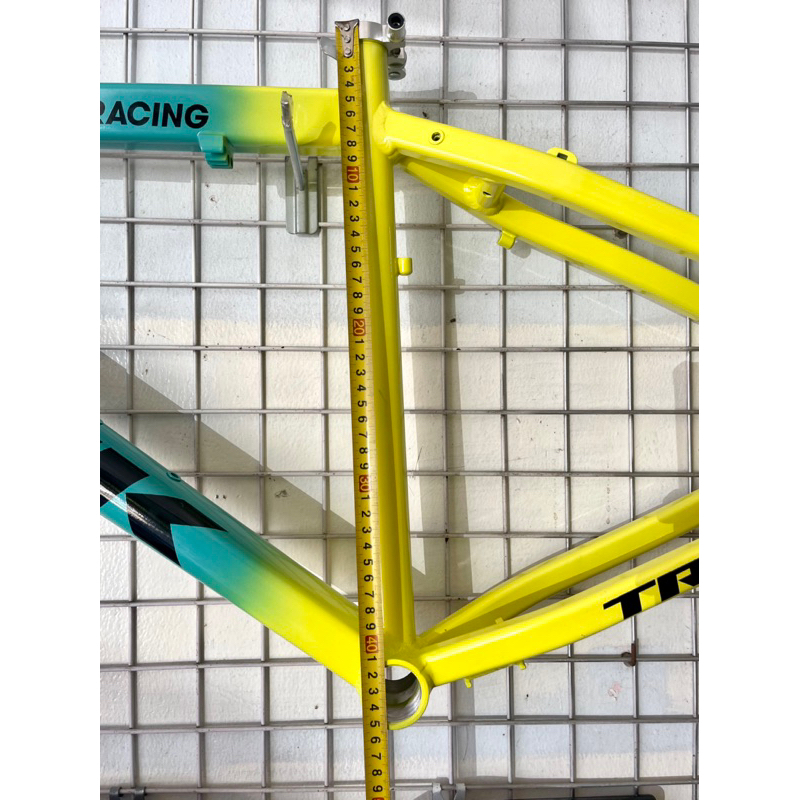 Khung sườn xe đạp thể thao nhôm 700c / 26 inch thắng phanh đĩa sườn mới sơn lại hiệu