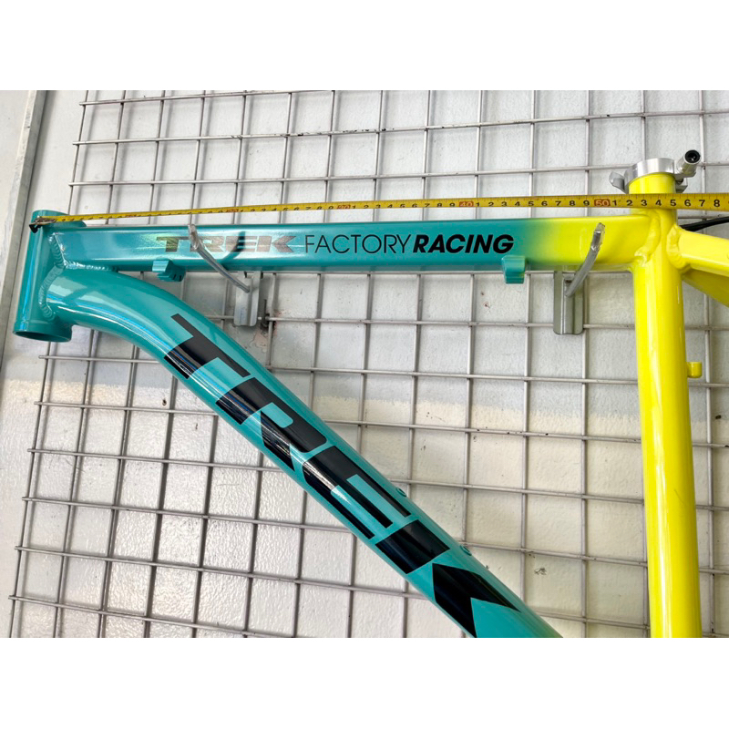 Khung sườn xe đạp thể thao nhôm 700c / 26 inch thắng phanh đĩa sườn mới sơn lại hiệu