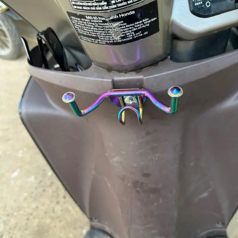 Móc treo đồ xe máy móc đôi móc 3 chấu titan - Inox chắc chắc, Tiền lợi